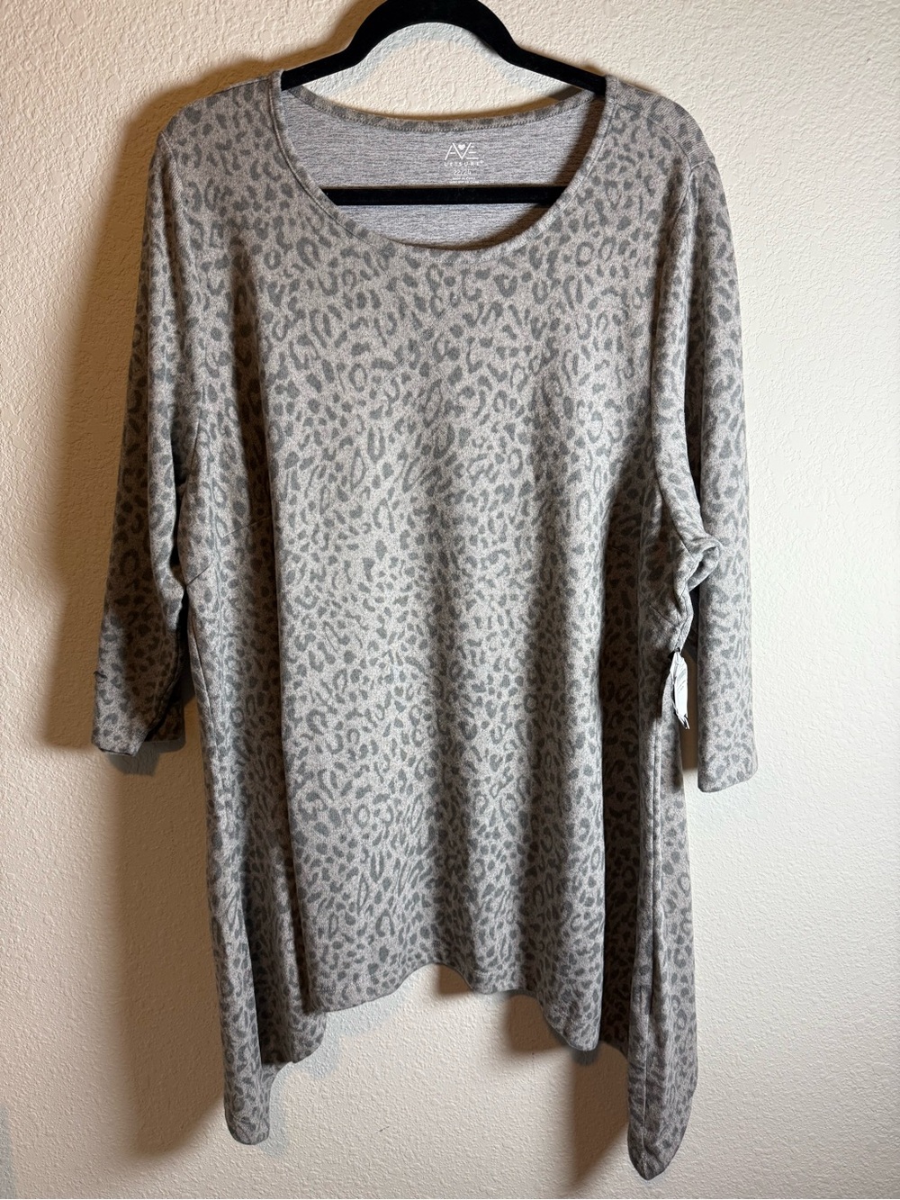 AVE Leisure Plus Size 22/24 Gray Leopard Print Tunic Top NWT